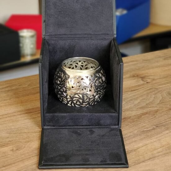 coffret artisanal en cuivre ciselé argenté - artisanat du métal Maroc